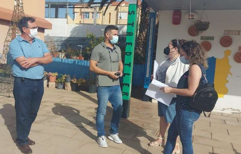 El concejal Juan Francisco Artiles, de visita en el colegio de Caserones Altos/TA.